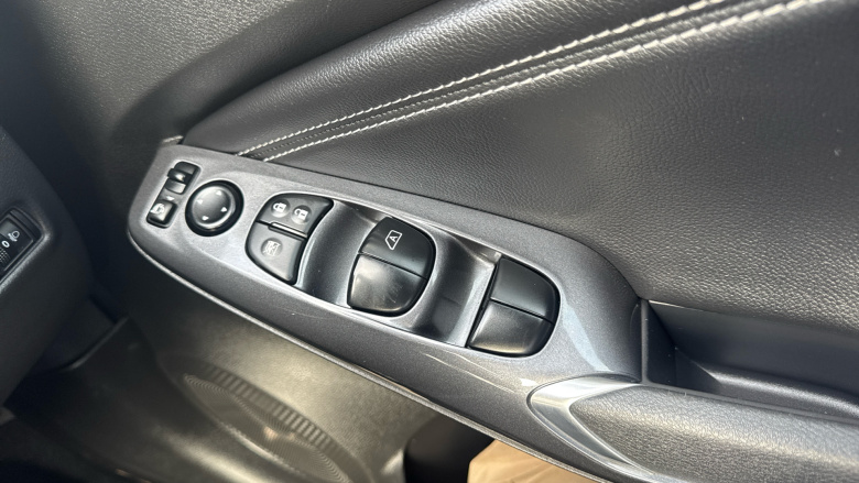 Nissan Juke 1.0 DiG-T 114 N-Connecta 5dr Petrol Hatchback